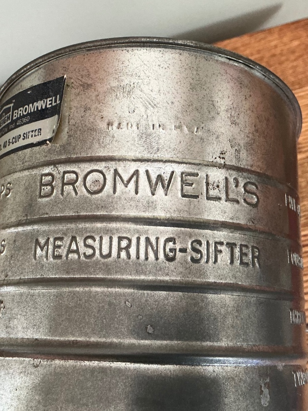 Vintage Bromwell 5 Cup Flour Sifter Measuring Kitchen Tool Metal USA - Picture 7 of 10